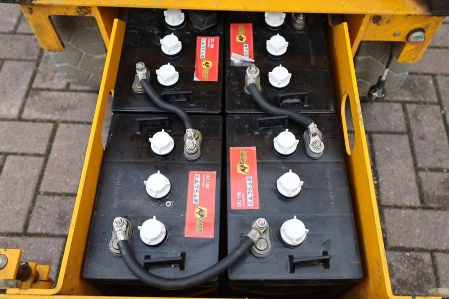 Haulotte Compact 8 Electric, 8.2m Working Height, 350kg Cap - Scissor lift: picture 4 Haulotte Compact 8 Electric, 8.2m Working Height, 350kg Cap - Scissor lift: picture 4