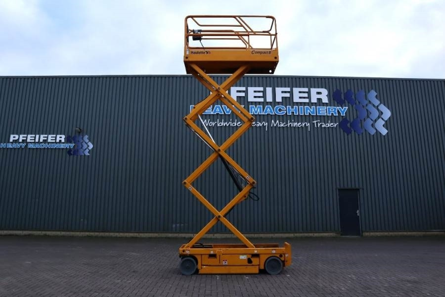 Haulotte Compact 8 Electric, 8.2m Working Height, 350kg Cap - Scissor lift: picture 3 Haulotte Compact 8 Electric, 8.2m Working Height, 350kg Cap - Scissor lift: picture 3