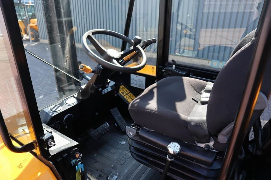 JCB 940-4 T4 Valid inspection, *Guarantee! Diesel, 4x4  - Rough terrain forklift: picture 4 JCB 940-4 T4 Valid inspection, *Guarantee! Diesel, 4x4  - Rough terrain forklift: picture 4