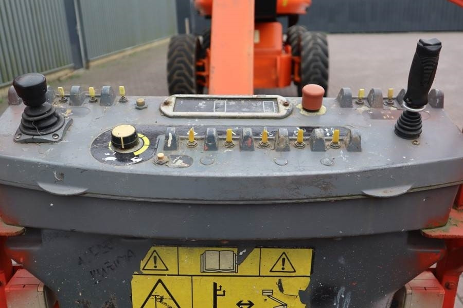 JLG 1250AJP Diesel, 4x4x4 Drive, 40.1m Working Height, - Articulated boom: picture 4 JLG 1250AJP Diesel, 4x4x4 Drive, 40.1m Working Height, - Articulated boom: picture 4