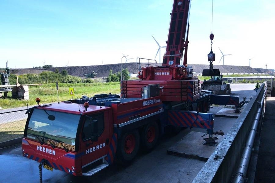 Liebherr LTM1300-6.2 Dutch Registration, 12x8, 300t Capacit - All terrain crane: picture 2 Liebherr LTM1300-6.2 Dutch Registration, 12x8, 300t Capacit - All terrain crane: picture 2
