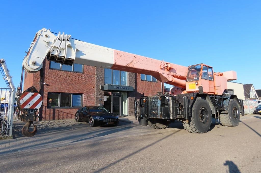 Mobile crane Liebherr LTL 1060: picture 1