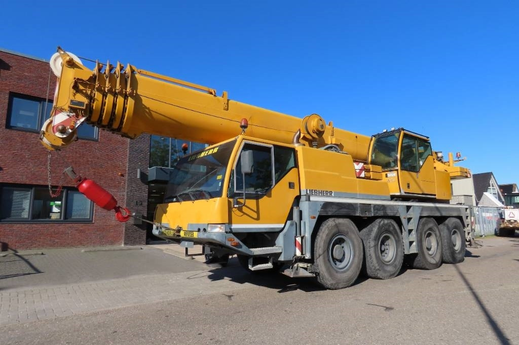 Liebherr LTM 1060-2 - All terrain crane: picture 1 Liebherr LTM 1060-2 - All terrain crane: picture 1