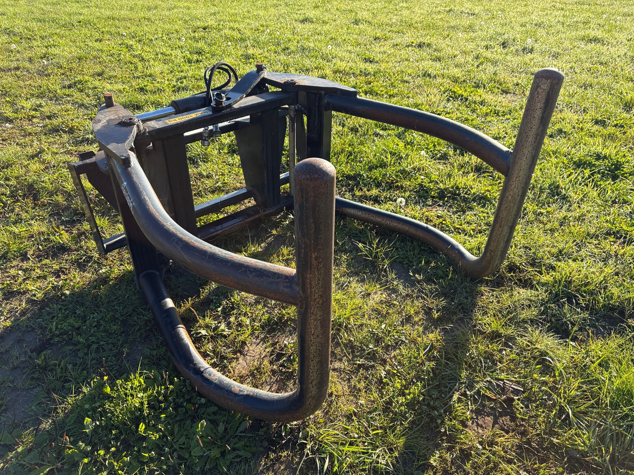 Ålö Flexigrip - Attachment for Agricultural machinery: picture 1 Ålö Flexigrip - Attachment for Agricultural machinery: picture 1