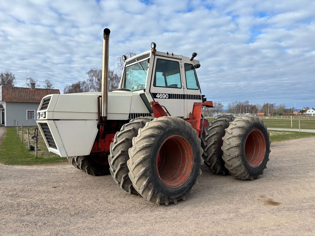 Case 4690 - Farm tractor: picture 1 Case 4690 - Farm tractor: picture 1