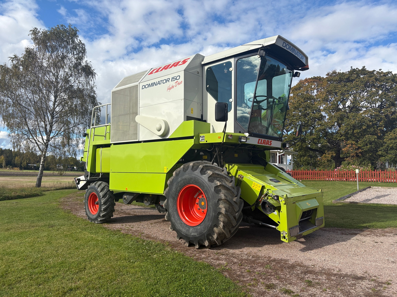 Claas Dominator 150 hydrodrive - Combine harvester: picture 1 Claas Dominator 150 hydrodrive - Combine harvester: picture 1