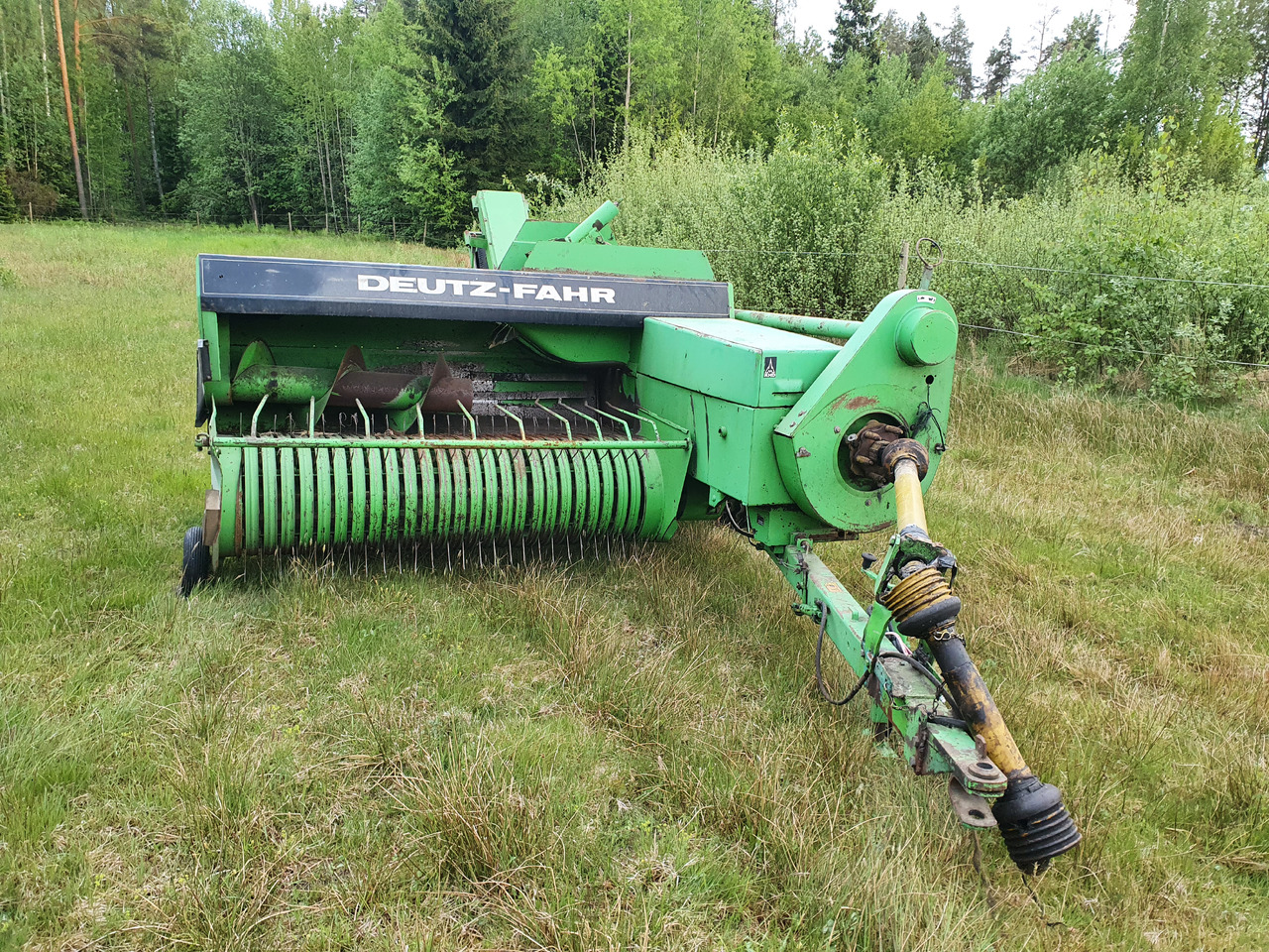 Deutz-Fahr HD 490 - Round baler: picture 1 Deutz-Fahr HD 490 - Round baler: picture 1