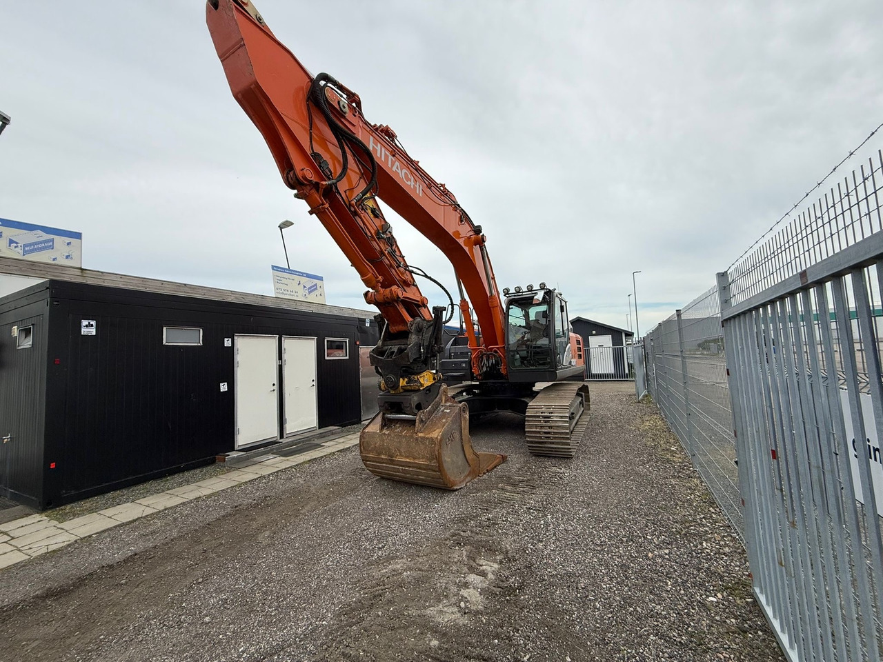 Hitachi ZX300LC-6 - Excavator: picture 1 Hitachi ZX300LC-6 - Excavator: picture 1