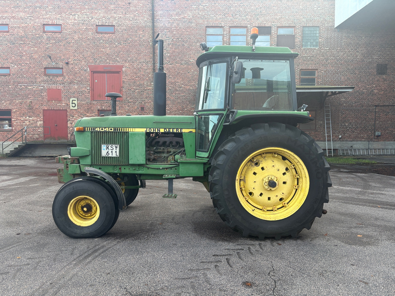 John Deere 4040 - Farm tractor: picture 1 John Deere 4040 - Farm tractor: picture 1