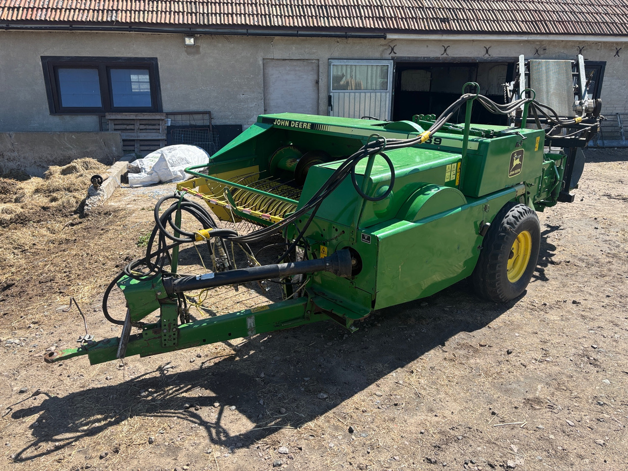 John Deere 459 - Round baler: picture 1 John Deere 459 - Round baler: picture 1