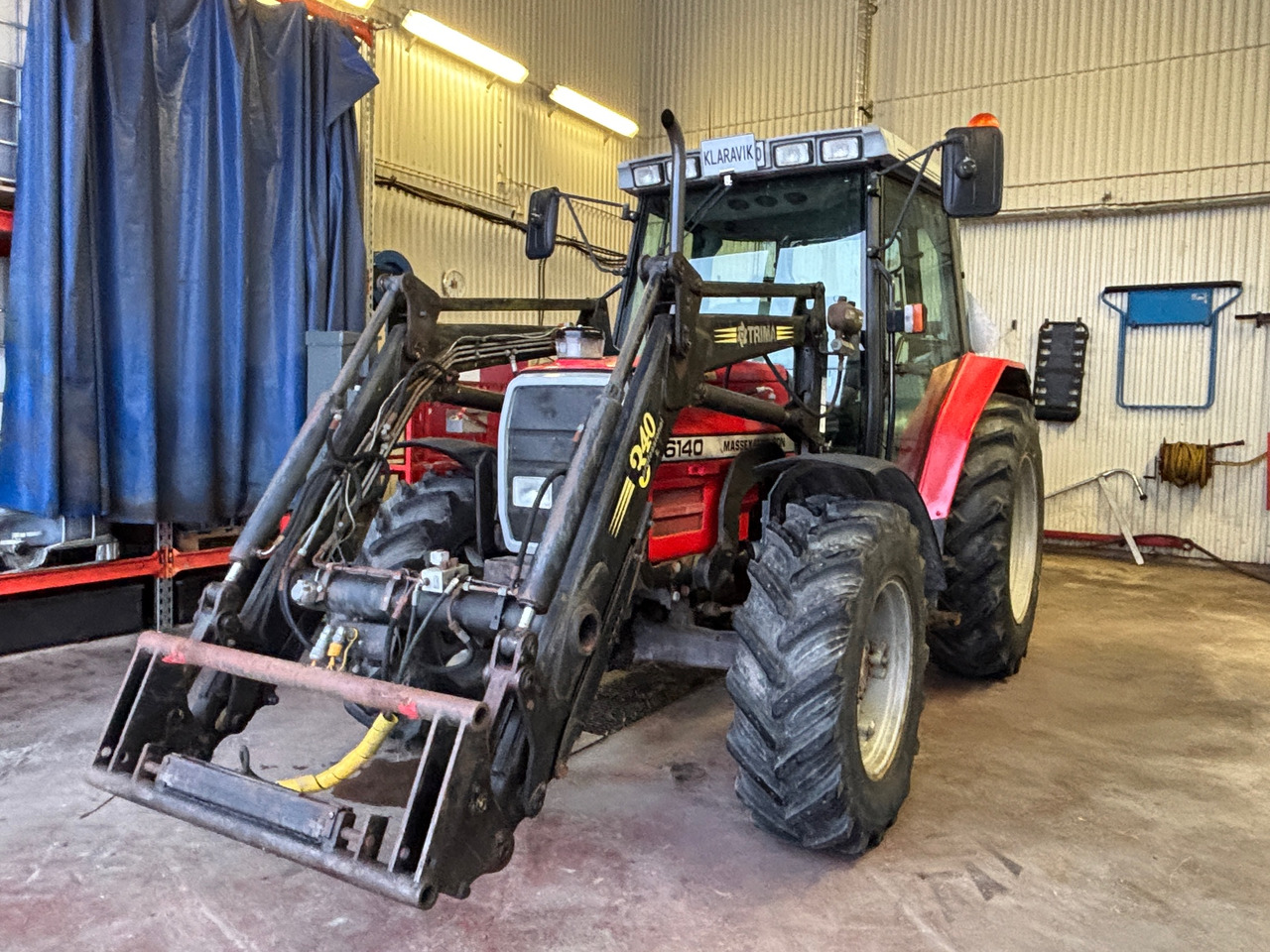 Massey Ferguson 6140 - Farm tractor: picture 1 Massey Ferguson 6140 - Farm tractor: picture 1