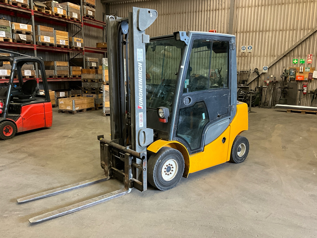 Jungheinrich DFG 425s - Material handling equipment: picture 1 Jungheinrich DFG 425s - Material handling equipment: picture 1