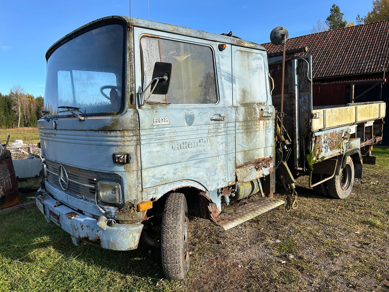Mercedes-Benz 608 - Crane truck: picture 1 Mercedes-Benz 608 - Crane truck: picture 1