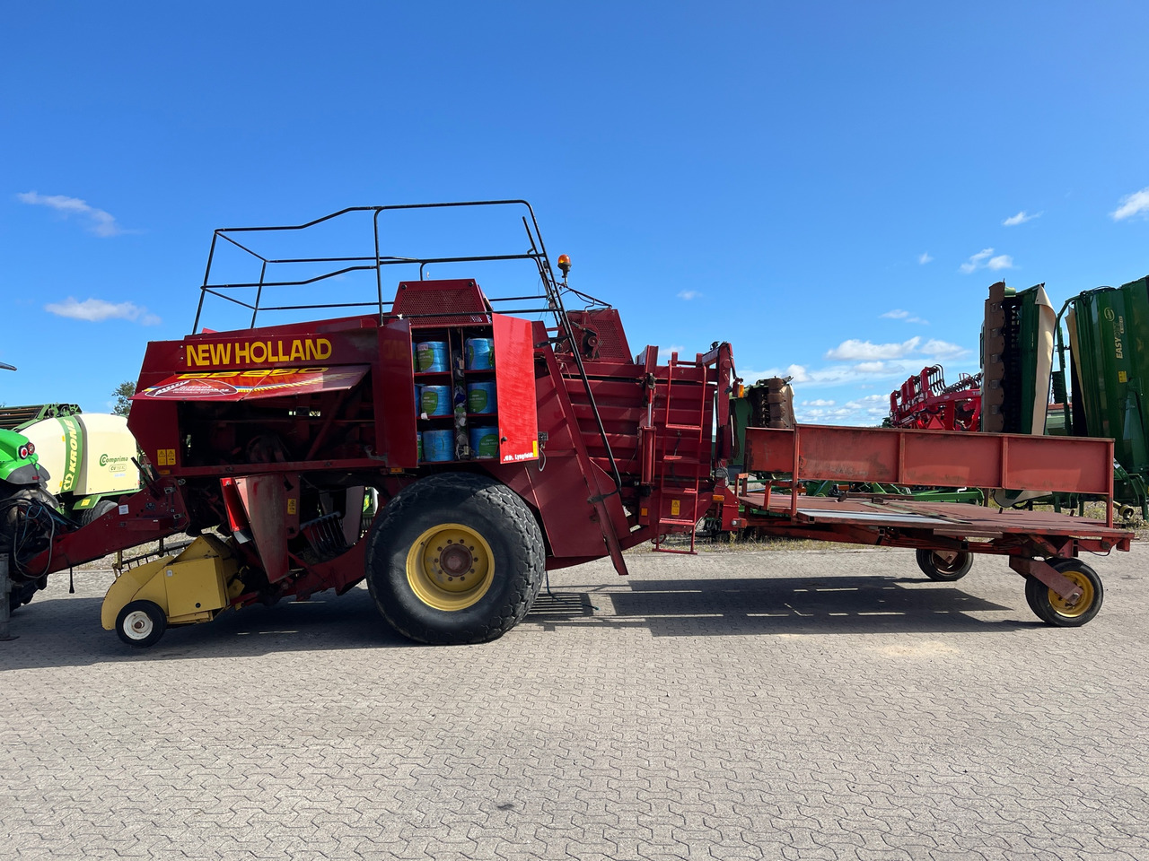New Holland NH BB980 - Round baler: picture 1 New Holland NH BB980 - Round baler: picture 1