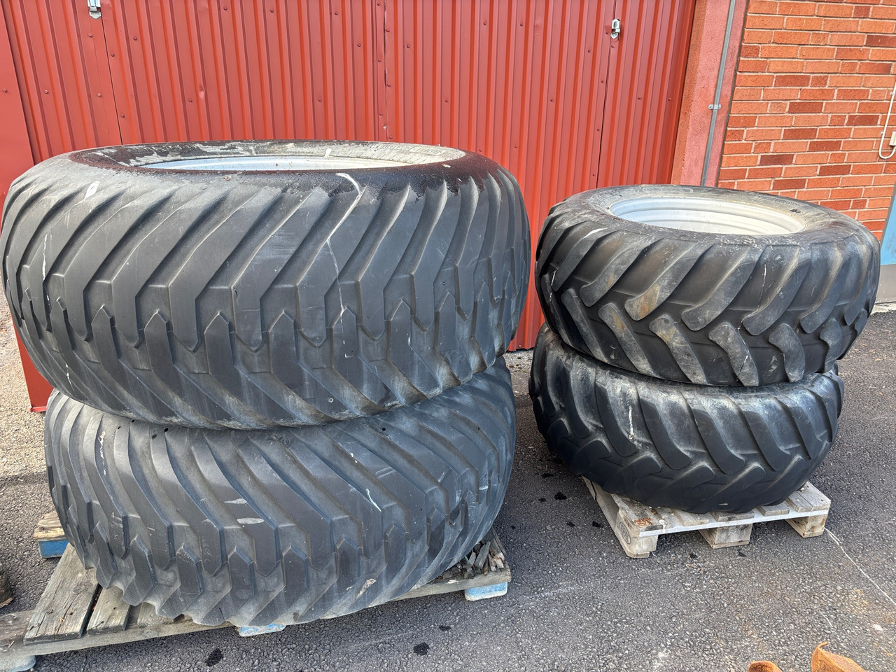 Trelleborg 404 / 421 - Tire for Agricultural machinery: picture 1 Trelleborg 404 / 421 - Tire for Agricultural machinery: picture 1