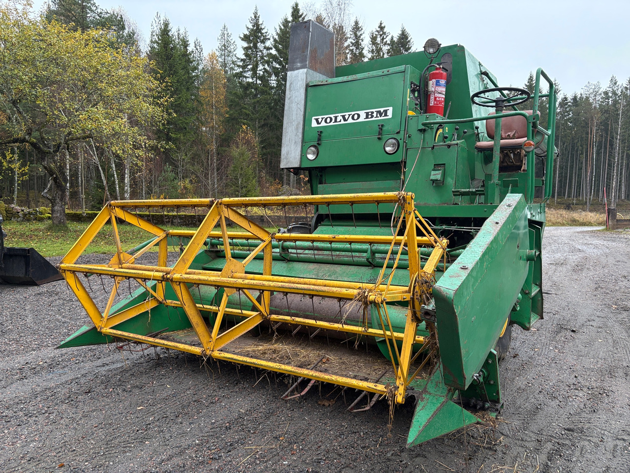 Volvo BM S 830 - Combine harvester: picture 1 Volvo BM S 830 - Combine harvester: picture 1