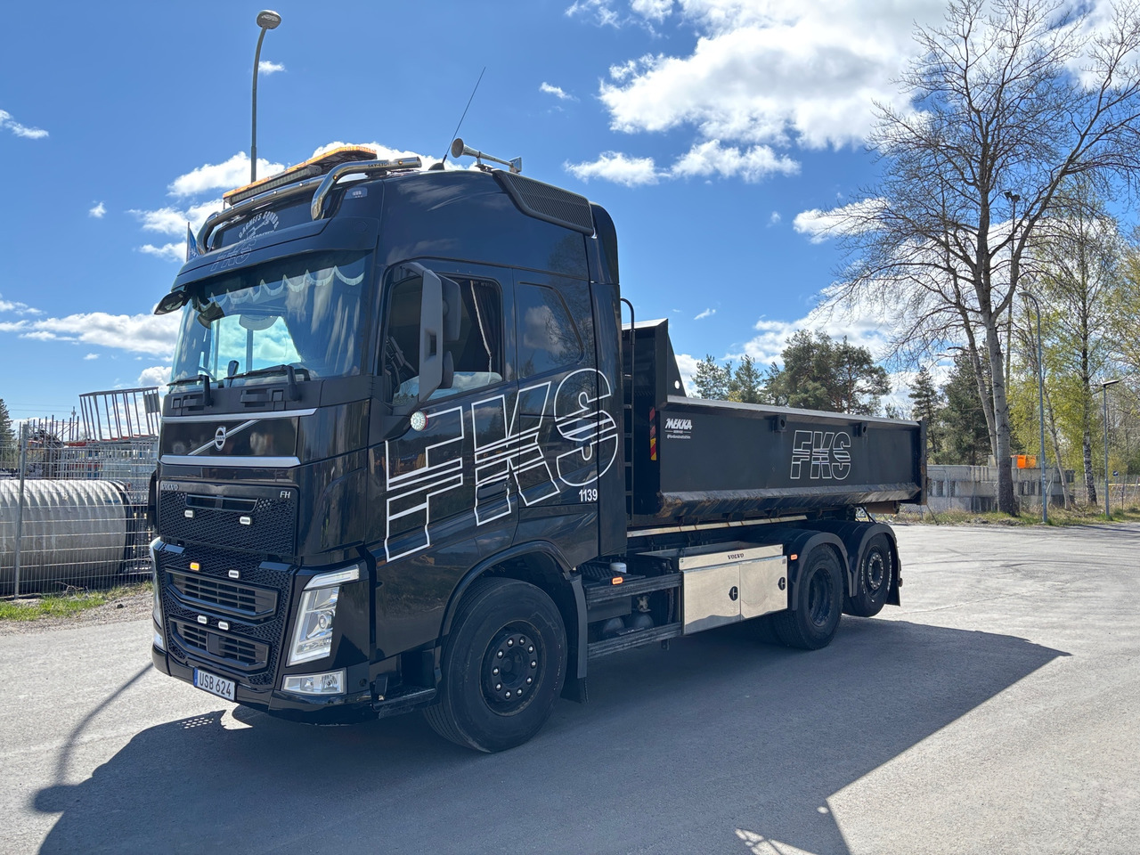 Volvo FH 6x2 - Hook lift truck: picture 1 Volvo FH 6x2 - Hook lift truck: picture 1