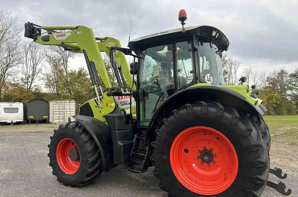 Claas Arion 640 cis, lucht, frontlader - Farm tractor: picture 2 Claas Arion 640 cis, lucht, frontlader - Farm tractor: picture 2