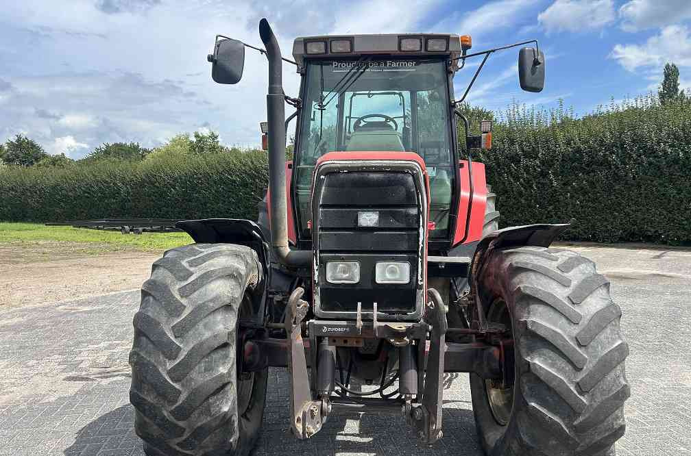 Massey Ferguson 8110 dynashift - Farm tractor: picture 5 Massey Ferguson 8110 dynashift - Farm tractor: picture 5