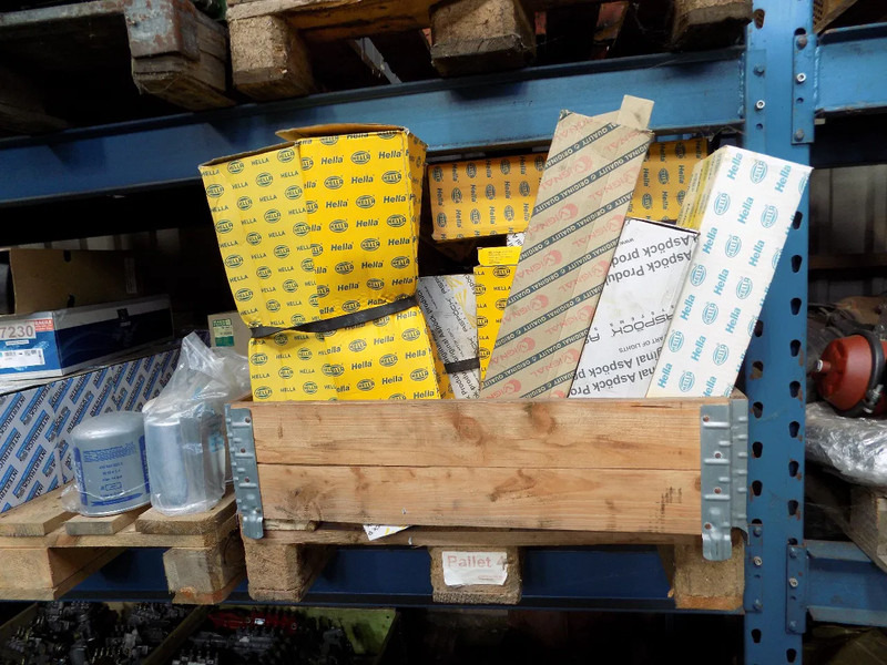 Diversen nieuwe trailer onderdelen en van volvo-mercedes - Attachment: picture 2 Diversen nieuwe trailer onderdelen en van volvo-mercedes - Attachment: picture 2