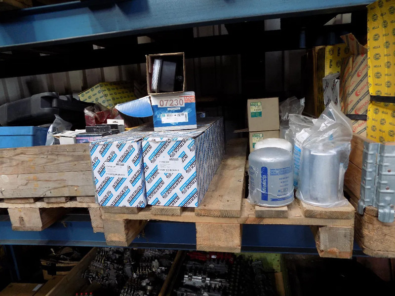 Diversen nieuwe trailer onderdelen en van volvo-mercedes - Attachment: picture 3 Diversen nieuwe trailer onderdelen en van volvo-mercedes - Attachment: picture 3