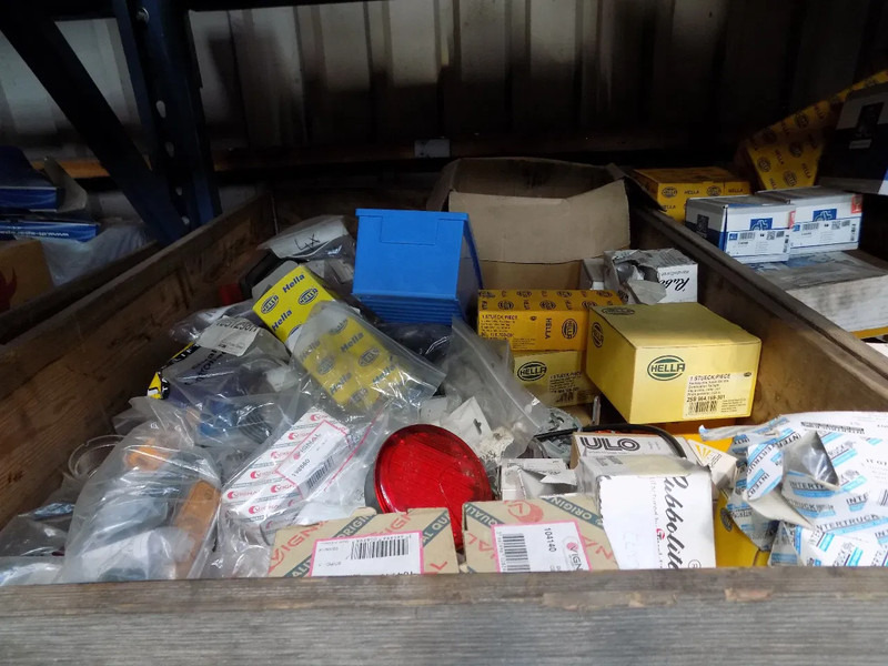 Diversen nieuwe trailer onderdelen en van volvo-mercedes - Attachment: picture 5 Diversen nieuwe trailer onderdelen en van volvo-mercedes - Attachment: picture 5