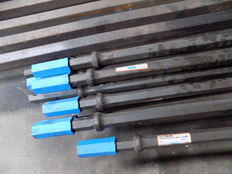 Diversen Sandvik Atlas copco Halco Drill Head rock bit 3.5 and 4 inch - Drilling rig: picture 5 Diversen Sandvik Atlas copco Halco Drill Head rock bit 3.5 and 4 inch - Drilling rig: picture 5
