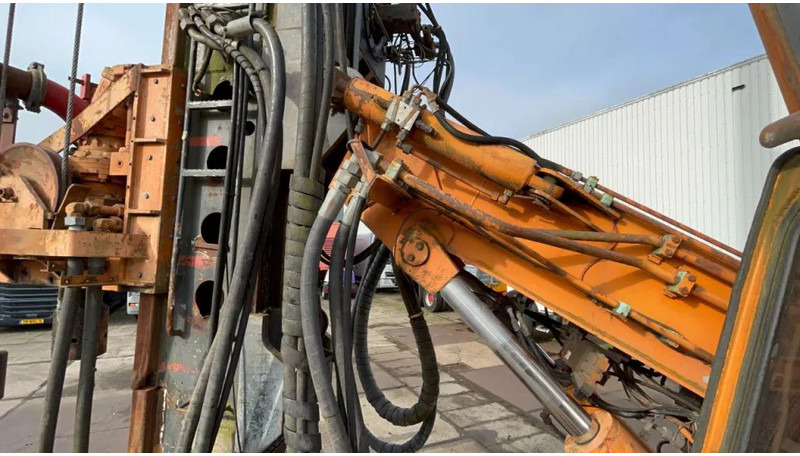 Drilling rig Hitachi EX200 LC Driller: picture 20