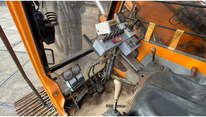 Drilling rig Hitachi EX200 LC Driller: picture 16