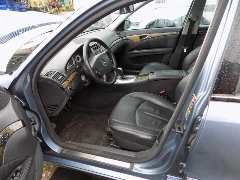 Car Mercedes-Benz E-Klasse 320 CDI sedan avantgarde: picture 10 Car Mercedes-Benz E-Klasse 320 CDI sedan avantgarde: picture 10