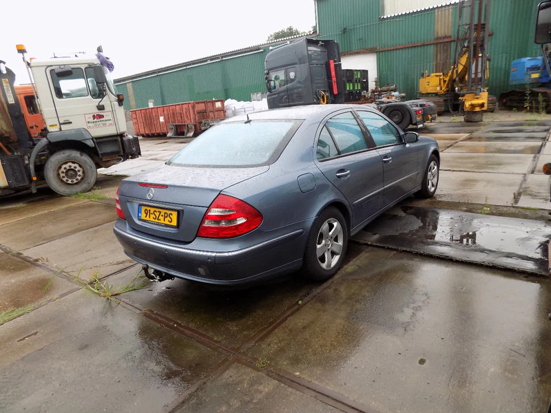 Car Mercedes-Benz E-Klasse 320 CDI sedan avantgarde: picture 8 Car Mercedes-Benz E-Klasse 320 CDI sedan avantgarde: picture 8