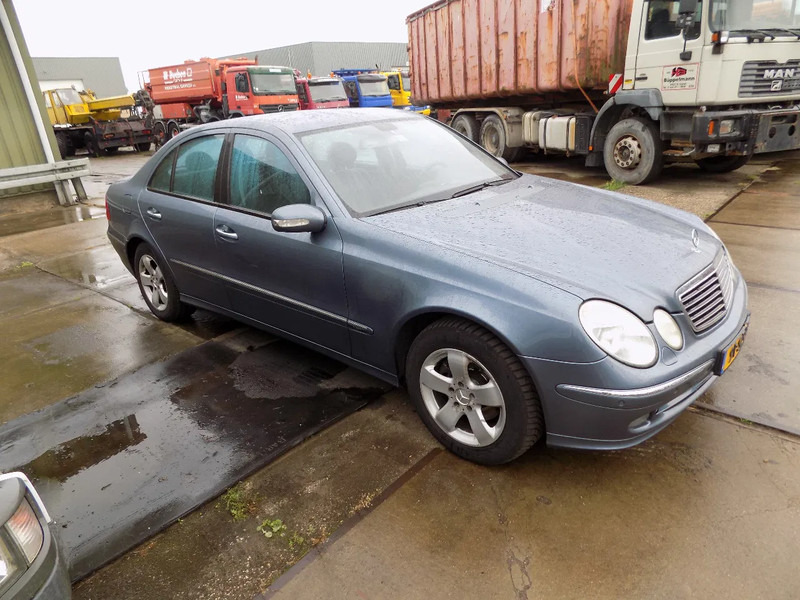 Car Mercedes-Benz E-Klasse 320 CDI sedan avantgarde: picture 9 Car Mercedes-Benz E-Klasse 320 CDI sedan avantgarde: picture 9