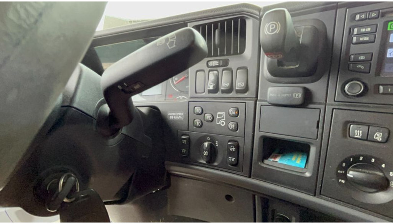 Scania R560 V8 Scania R560 V8 Manual 6x2 Boogie lift - Tractor unit: picture 3 Scania R560 V8 Scania R560 V8 Manual 6x2 Boogie lift - Tractor unit: picture 3