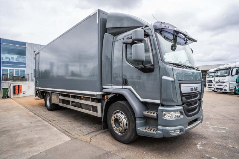 DAF LF 55.220(19 T-E6 )+DHOLLANDIA 2TON - Box truck: picture 2 DAF LF 55.220(19 T-E6 )+DHOLLANDIA 2TON - Box truck: picture 2