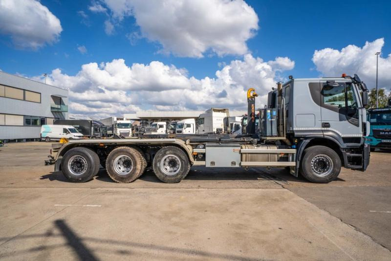 Iveco X-WAY 460 - Hook lift truck: picture 3 Iveco X-WAY 460 - Hook lift truck: picture 3