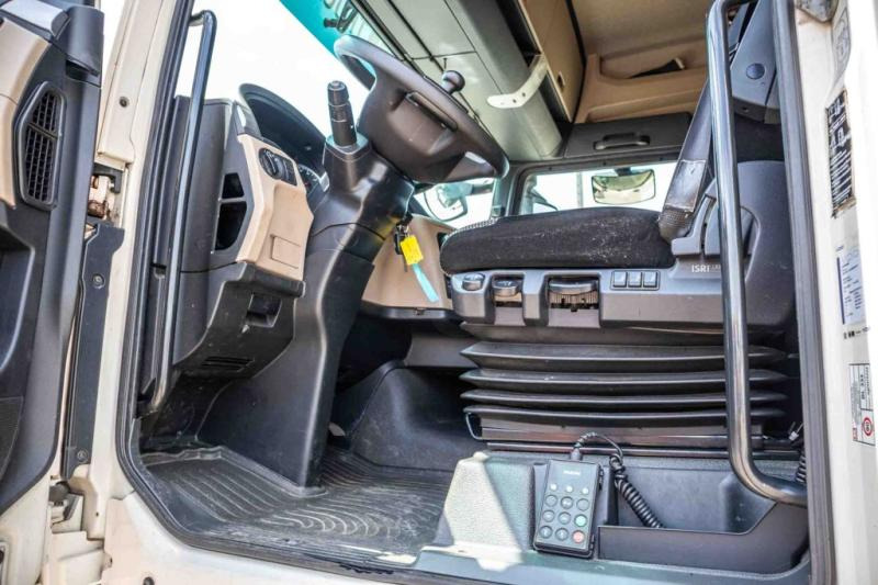 Interior photo 1: Tractor unit MAN TGX 18.460 XLX BLS+ INTARDER Interior photo 1: Tractor unit MAN TGX 18.460 XLX BLS+ INTARDER