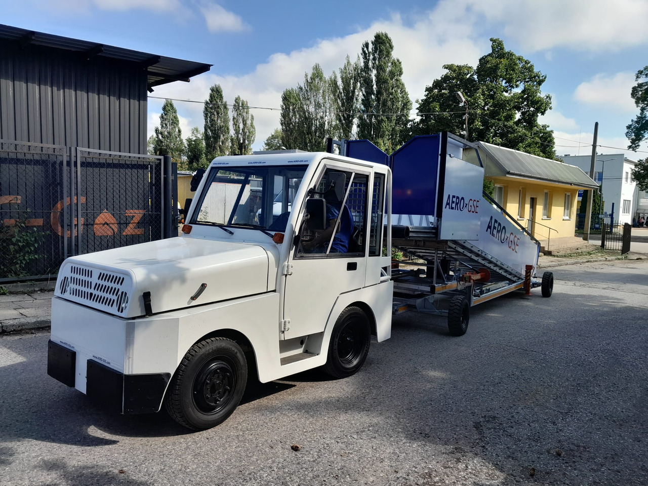 AERO-GSE stairs Towable stairs with the pedestrian movement ( 2,4-3,8m) - Passenger stairs: picture 3 AERO-GSE stairs Towable stairs with the pedestrian movement ( 2,4-3,8m) - Passenger stairs: picture 3