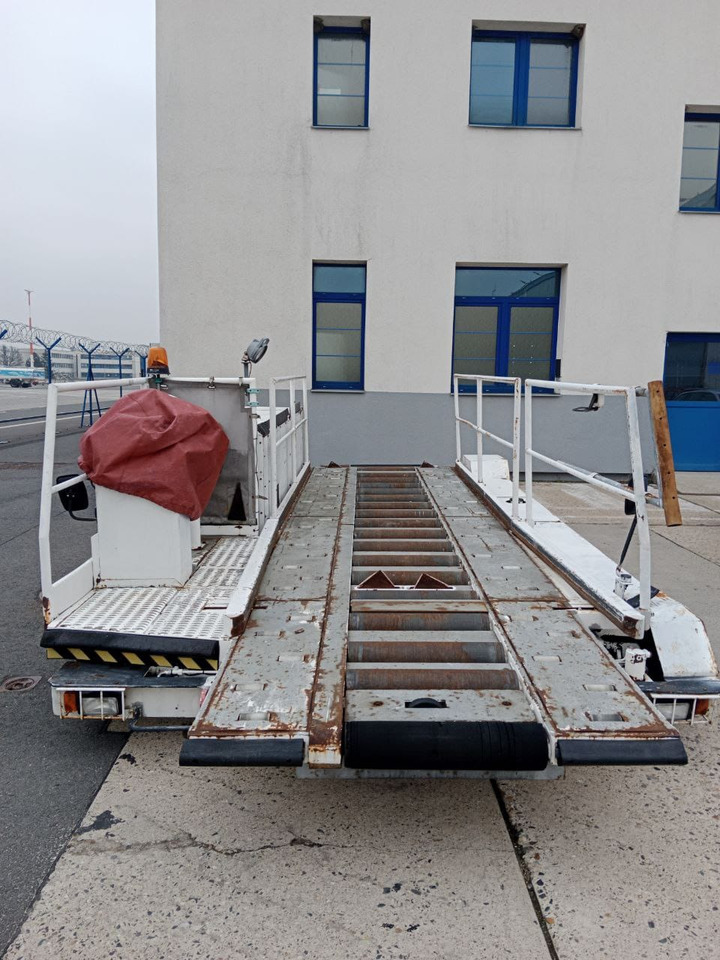 TREPEL CCL35/35 - Aircraft cargo loader: picture 2 TREPEL CCL35/35 - Aircraft cargo loader: picture 2