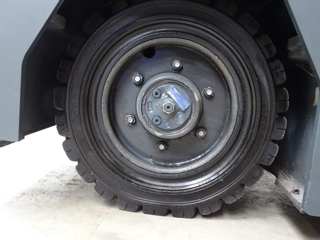 Combilift ESL5067 - REIFEN SE -TRIPLEX - 4-way reach truck: picture 2 Combilift ESL5067 - REIFEN SE -TRIPLEX - 4-way reach truck: picture 2