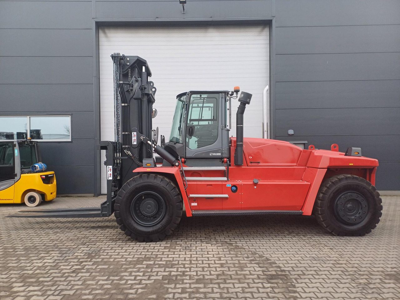 Kalmar DCG250-12LB - Diesel forklift: picture 3 Kalmar DCG250-12LB - Diesel forklift: picture 3