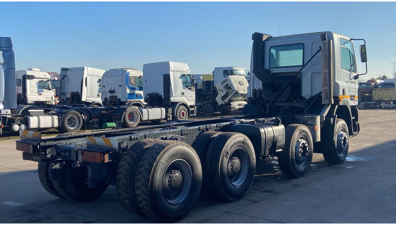 DAF CF 85.380 (EURO 3 / MANUAL GEARBOX / BOITE MANUELLE / BIG HUB / GRAND PONT / LAMES) - Cab chassis truck: picture 4 DAF CF 85.380 (EURO 3 / MANUAL GEARBOX / BOITE MANUELLE / BIG HUB / GRAND PONT / LAMES) - Cab chassis truck: picture 4