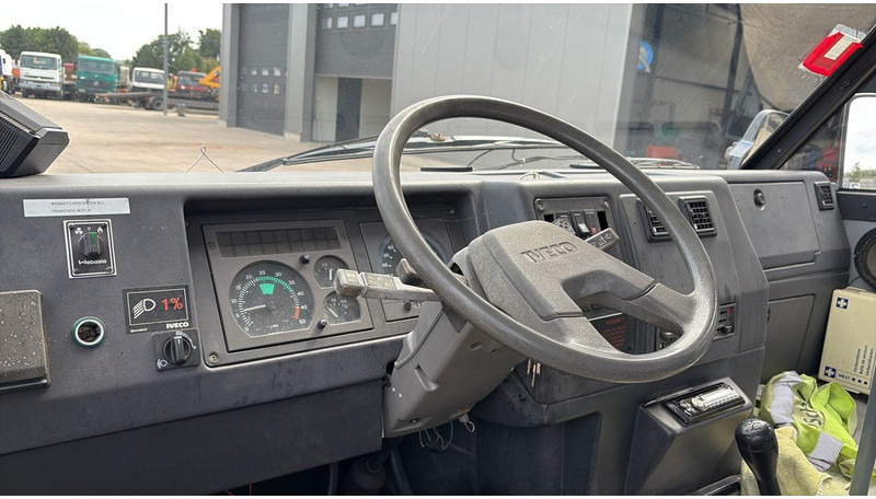 City bus Iveco 59-12 (BELGIAN BUS / 29 SEATS / MANUAL PUMP / LAMES / STEEL SUSP.): picture 15 City bus Iveco 59-12 (BELGIAN BUS / 29 SEATS / MANUAL PUMP / LAMES / STEEL SUSP.): picture 15