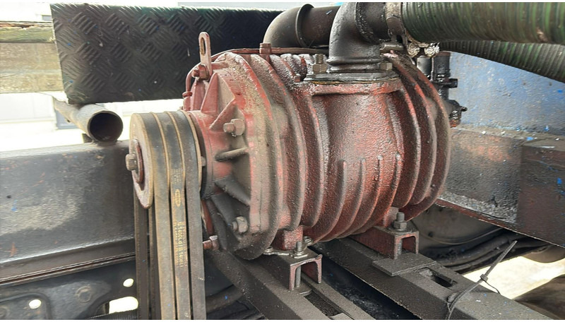 Vacuum truck MAN 18.232 (MANUAL PUMP / POMPE MANUELLE / 11.000L): picture 19