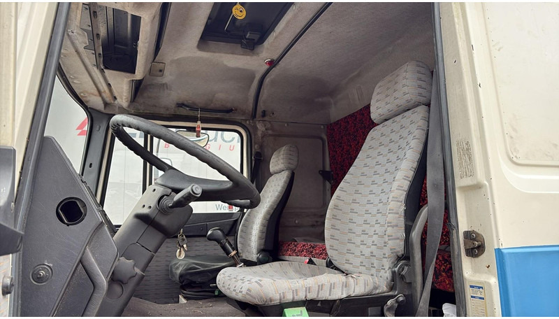 Vacuum truck MAN 18.232 (MANUAL PUMP / POMPE MANUELLE / 11.000L): picture 20