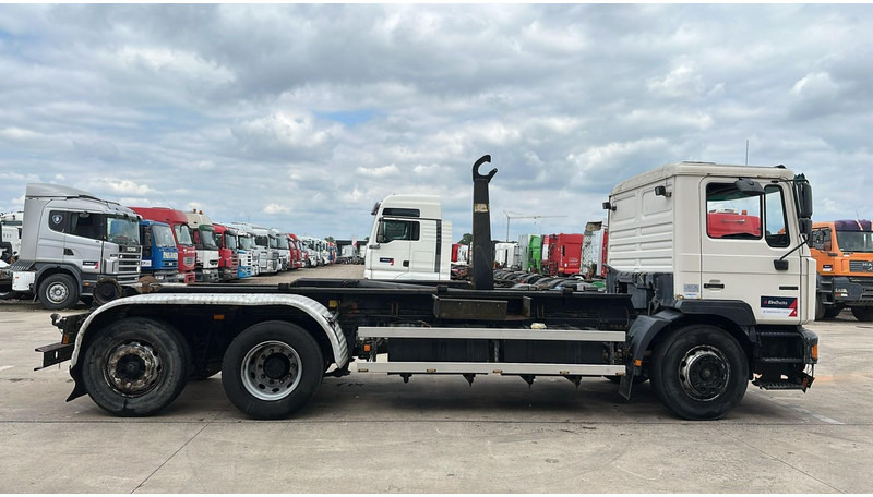 MAN 26.312 (6 CYLINDER / 6X2 / BELGIAN TRUCK IN GOOD CONDITION) - Hook lift truck: picture 4 MAN 26.312 (6 CYLINDER / 6X2 / BELGIAN TRUCK IN GOOD CONDITION) - Hook lift truck: picture 4