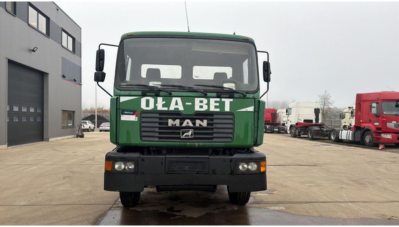 MAN 26.364 (STEEL SUSP. / LAMES / BIG AXLE / MANUAL PUMP / POMPE MANUELLE) - Cab chassis truck: picture 4 MAN 26.364 (STEEL SUSP. / LAMES / BIG AXLE / MANUAL PUMP / POMPE MANUELLE) - Cab chassis truck: picture 4