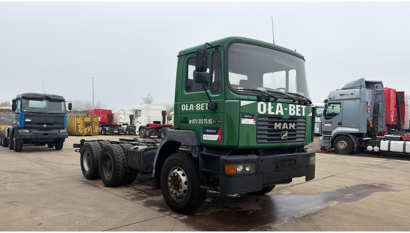 MAN 26.364 (STEEL SUSP. / LAMES / BIG AXLE / MANUAL PUMP / POMPE MANUELLE) - Cab chassis truck: picture 2 MAN 26.364 (STEEL SUSP. / LAMES / BIG AXLE / MANUAL PUMP / POMPE MANUELLE) - Cab chassis truck: picture 2