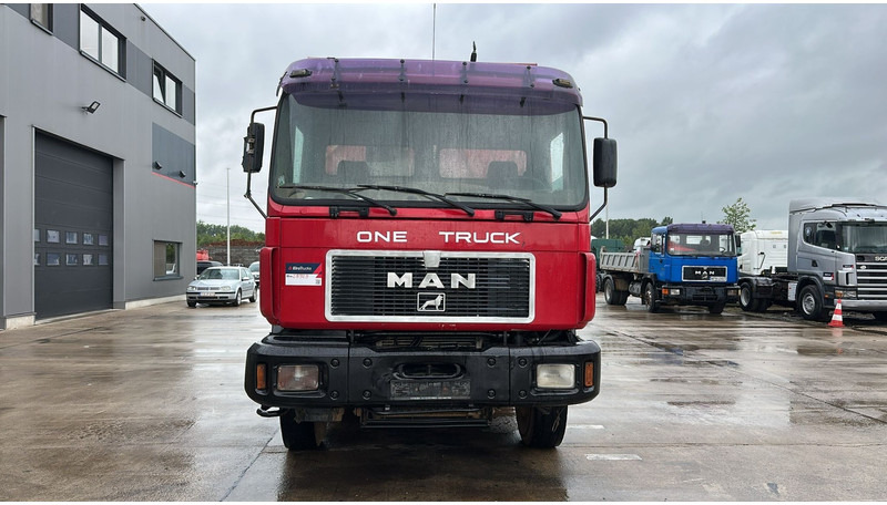 MAN 26.403 (STEEL SUSPENSION / VERY CLEAN / 6 CYLINDER / BIG AXLE / EURO 2) - Tipper: picture 2 MAN 26.403 (STEEL SUSPENSION / VERY CLEAN / 6 CYLINDER / BIG AXLE / EURO 2) - Tipper: picture 2