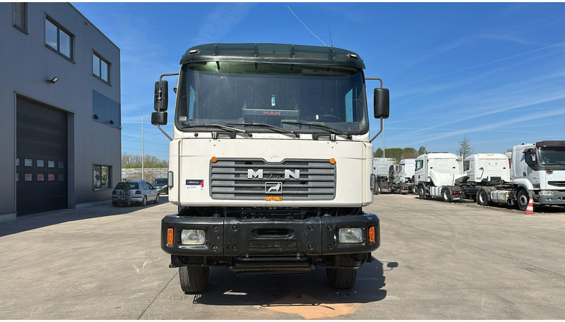 MAN 33.464 (6 CYLINDER / EURO 2 / SEMI MANUAL PUMP / BIG AXLE / STEEL SUSP. / LAMES) - Cab chassis truck: picture 2 MAN 33.464 (6 CYLINDER / EURO 2 / SEMI MANUAL PUMP / BIG AXLE / STEEL SUSP. / LAMES) - Cab chassis truck: picture 2