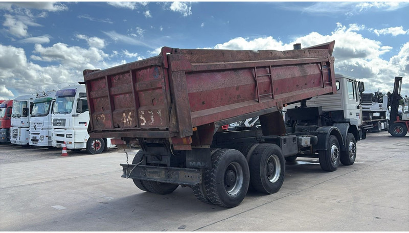 Tipper MAN 35.372 (MANUAL PUMP / 6 CYLINDER / BIG AXLE / STEEL SUSP.): picture 7 Tipper MAN 35.372 (MANUAL PUMP / 6 CYLINDER / BIG AXLE / STEEL SUSP.): picture 7
